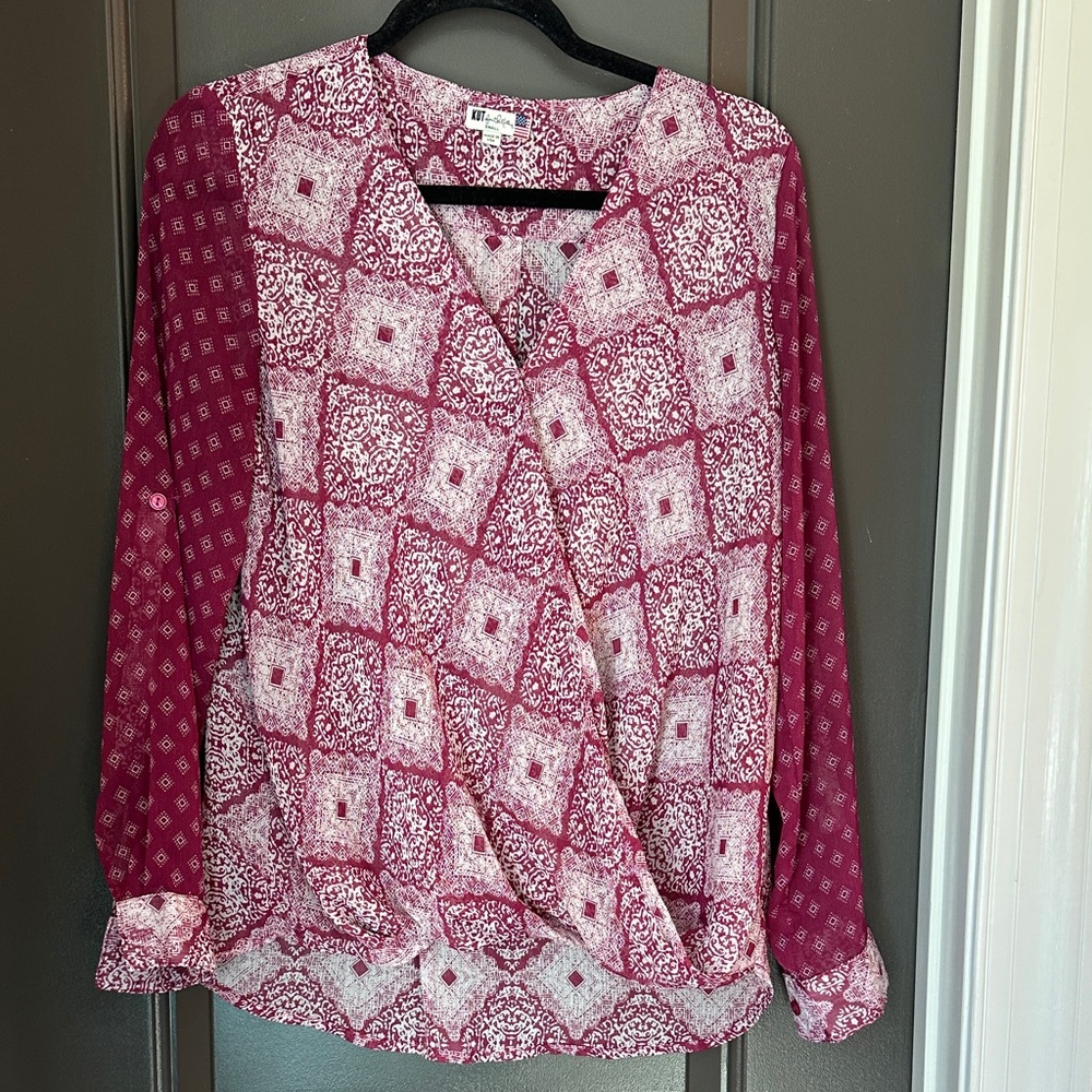 Kut from the‎ Kloth Blouse Women's Size S Snap Closure Sheer Pattern Wine